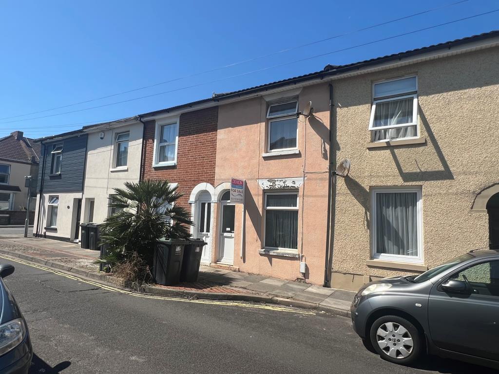 Lot: 1 - TERRACED HOUSE FOR IMPROVEMENT - View from the road of 14 Durham Street